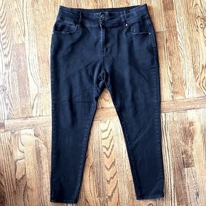 City Chic High Rise black Wash Skinny Jeans Size 18P
